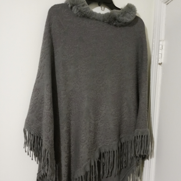 Sweater Poncho Gray XL - Picture 2 of 4